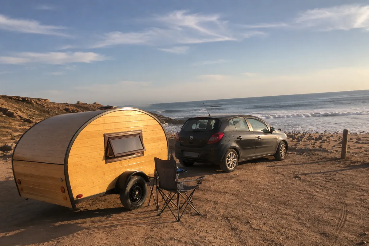 Teardrop stationnée près d'Essaouira - parking camping car essaouira